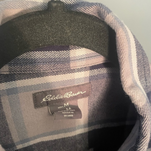 2x Button down flannels - Picture 2 of 4